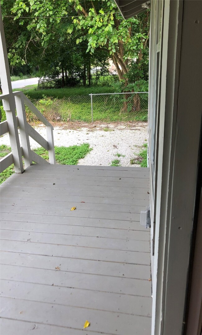 1423 Dewalt St, Houston, TX 77088 - photo 3