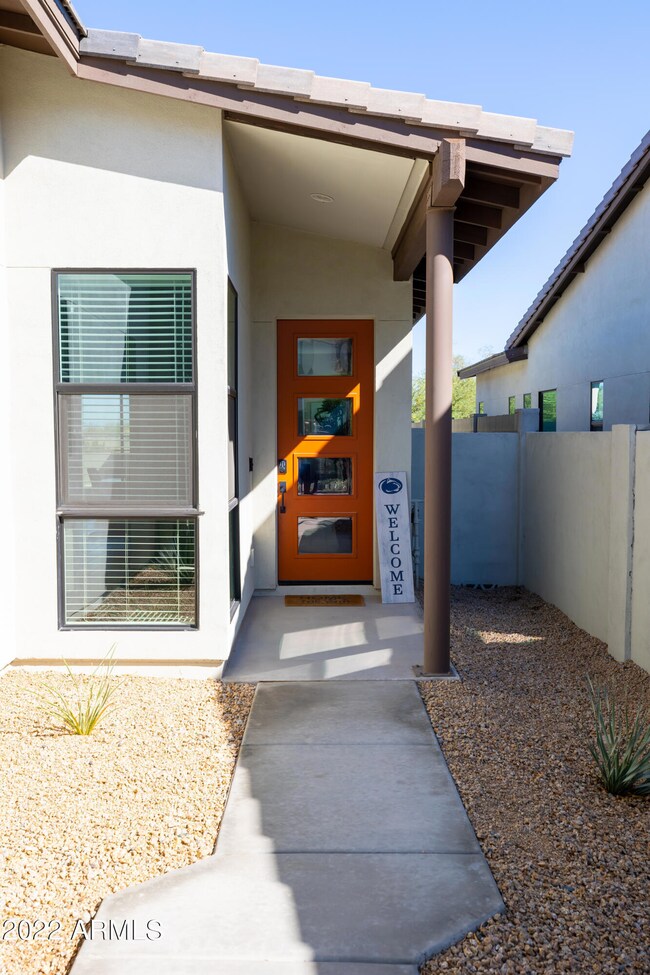934 E Paseo Way-01