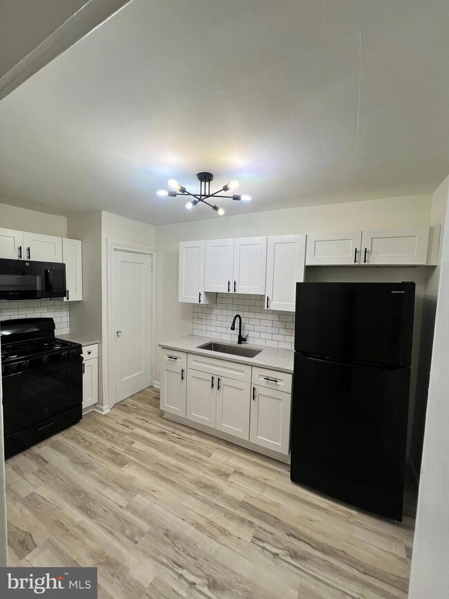 122 Center St, Reading, PA 19606 - photo 5