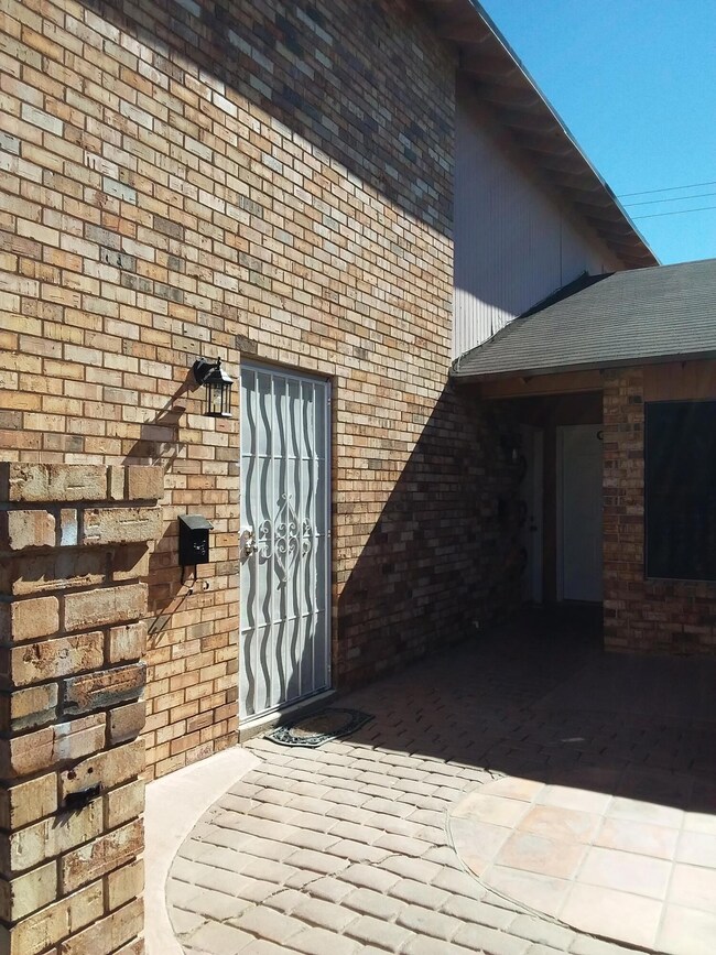 10512 Ashwood Dr unit A, El Paso, TX 79935 - photo 2