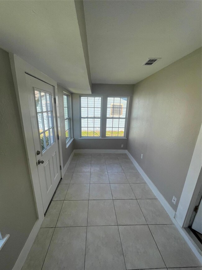 509 Williams Ave, Cleburne, TX 76033 - photo 4