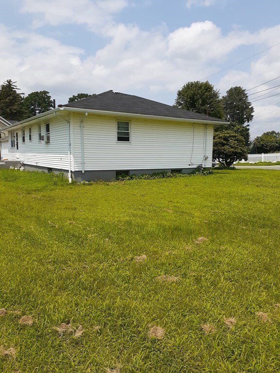 105 Bradley Ave, Methuen, MA 01844 - photo 6