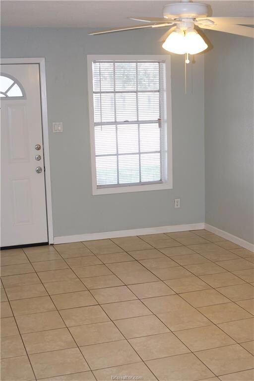 1615 Southwest Pkwy, College Station, TX 77840 - photo 2