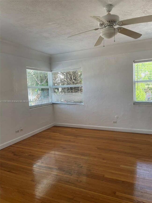 7940 Byron Ave unit 3, Miami Beach, FL 33141 - photo 4