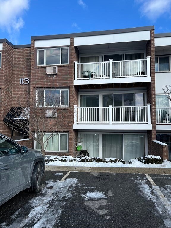 113 Walnut St unit 4, Stoughton, MA 02072 - photo 4