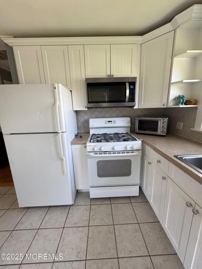 606 Ocean Rd unit (Rear), Spring Lake, NJ 07762 - photo 4