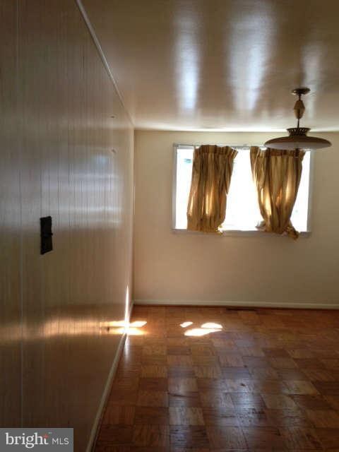 923 Circle Dr, Halethorpe, MD 21227 - photo 5