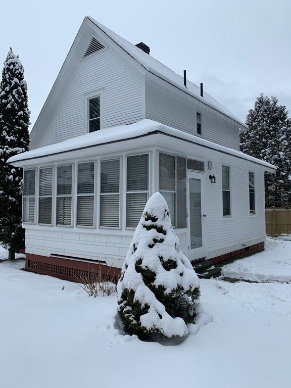 33 Devens St, Greenfield, MA 01301 - photo 4