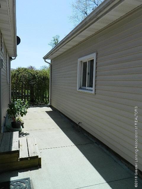 6002 Hughes Rd, Lansing, MI 48911 - photo 3