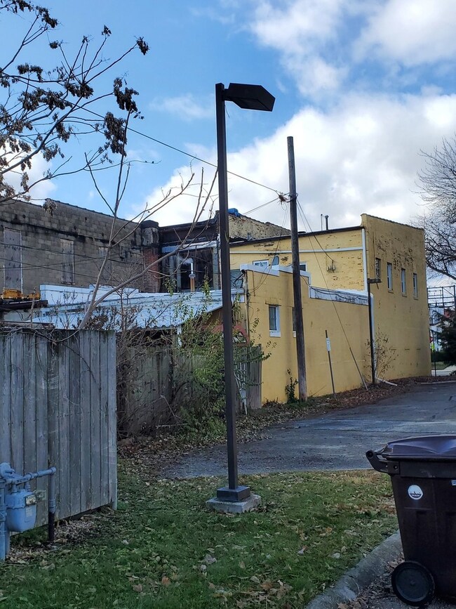 118 N Mclean St, Lincoln, IL 62656 - photo 4