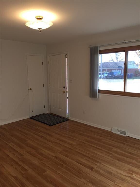 480 Springdale Dr, Whiteland, IN 46184 - photo 2