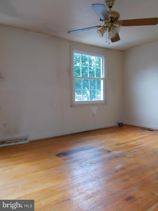 3351 Tidewater Ct, Olney, MD 20832 - photo 5