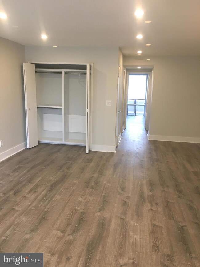 7541 Spring Lake Dr unit D1, Bethesda, MD 20817 - photo 4