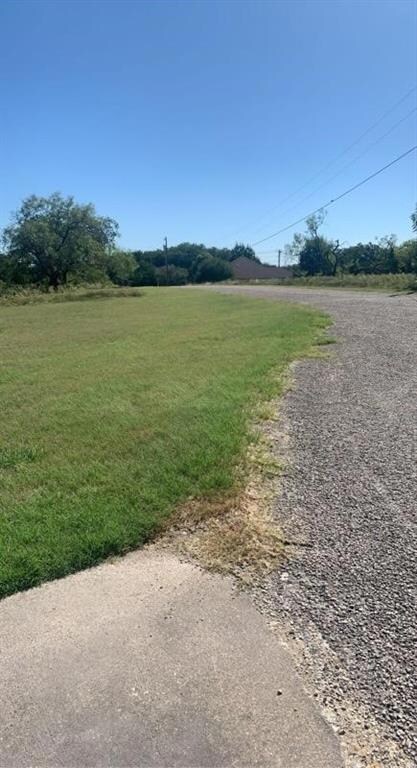 13100 Range Ct, Whitney, TX 76692 - photo 2