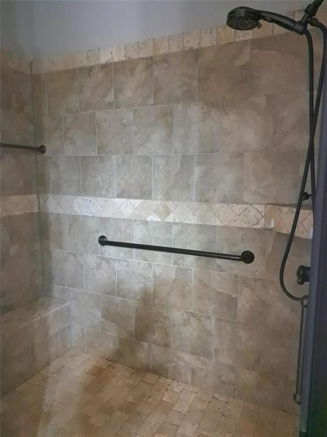 1301 Dicey Rd unit 209, Weatherford, TX 76085 - photo 3