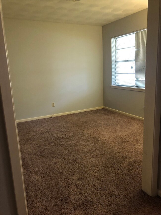 4024 Crescent Dr, Bay City, TX 77414 - photo 3