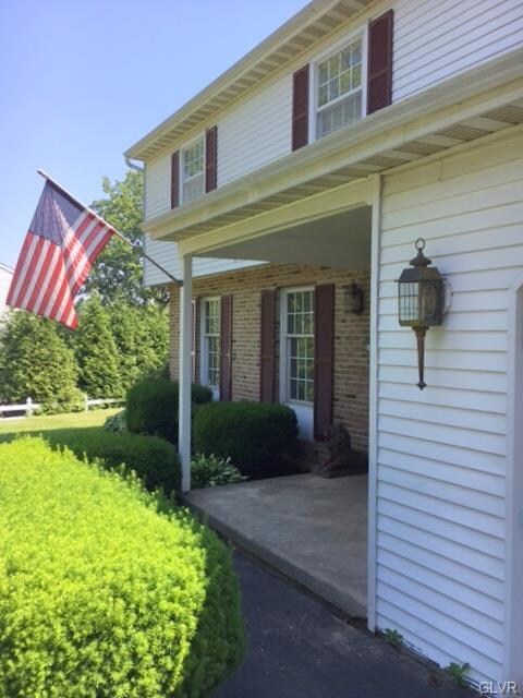 1214 Clearview Cir, Allentown, PA 18103 - photo 3