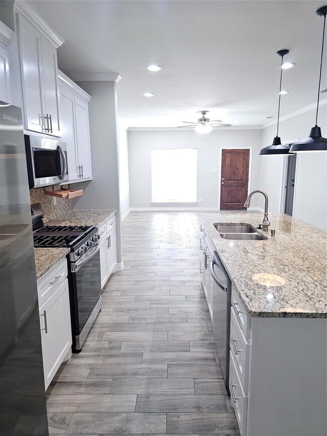 905 W Day St, Denison, TX 75020 - photo 4