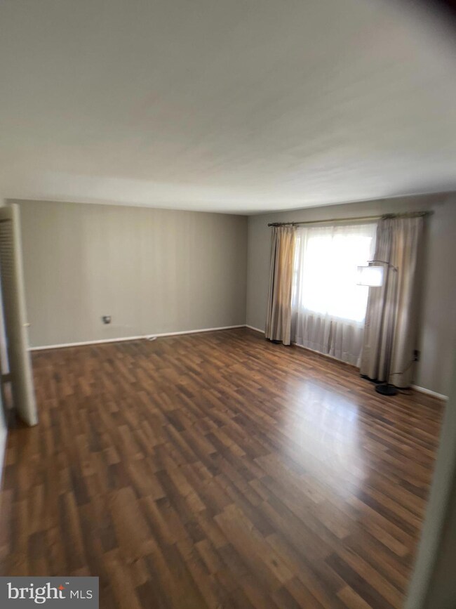 12326 Flamingo Ln, Bowie, MD 20715 - photo 3