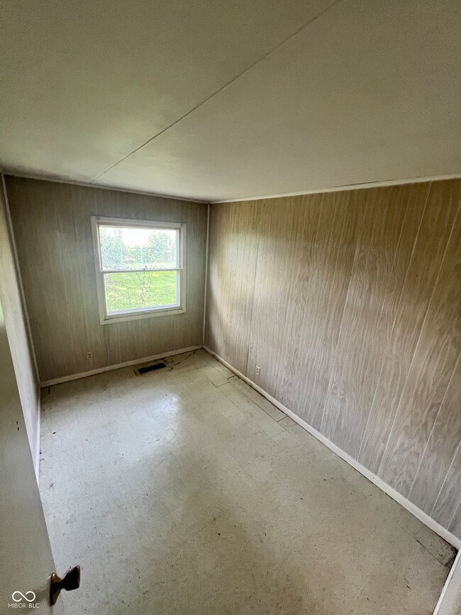 12 Lynwood Dr, Whiteland, IN 46184 - photo 4