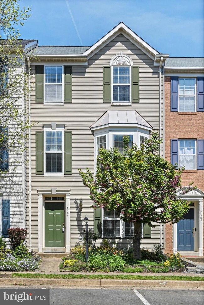 2567 Chase Wellesley Dr, Herndon, VA 20171 - photo 2