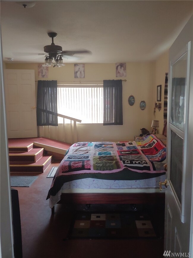 8447 Pepperidge Ln SE, Yelm, WA 98597 - photo 5