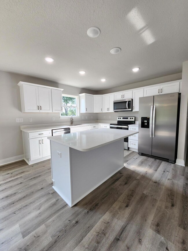 3166 Main St 3
