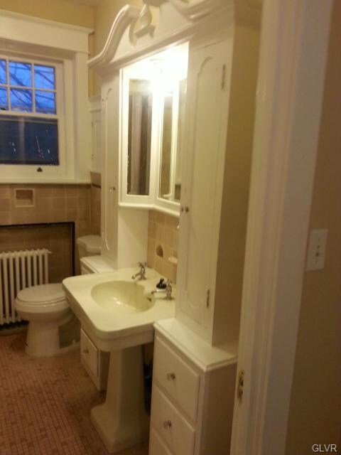 128 N 15th St unit 2, Allentown, PA 18102 - photo 3