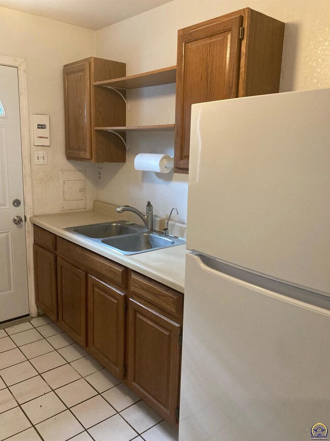 2324 SW Eveningside Dr, Topeka, KS 66614 - photo 4