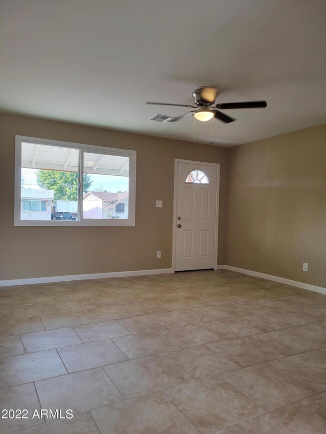 2207 N 48th Ln, Phoenix, AZ 85035 - photo 6