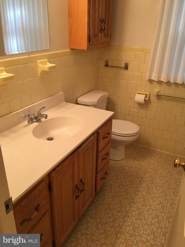 6367 Burton Cir, Falls Church, VA 22041 - photo 4