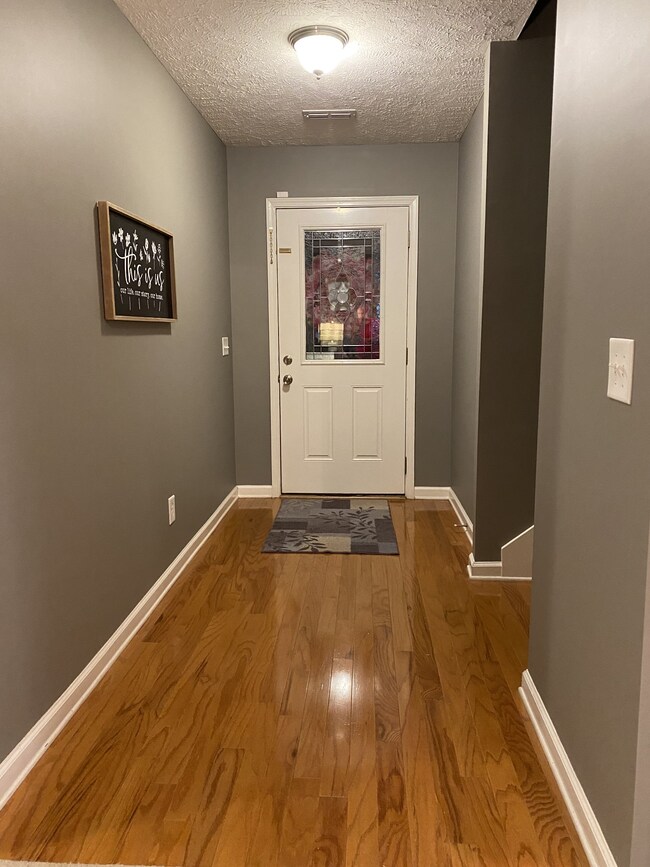 Entry foyer has hardwood floors! 5102 Honeybee Dr, Murfreesboro, TN 37129