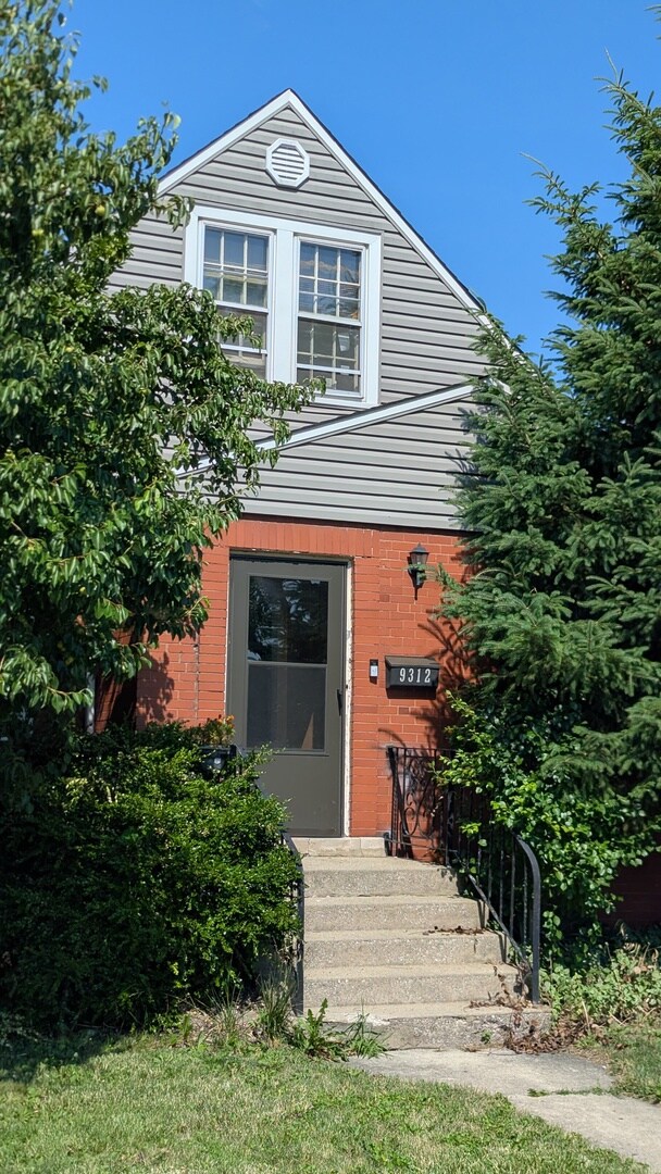 9312 S Francisco Ave, Evergreen Park, IL 60805 - photo 2