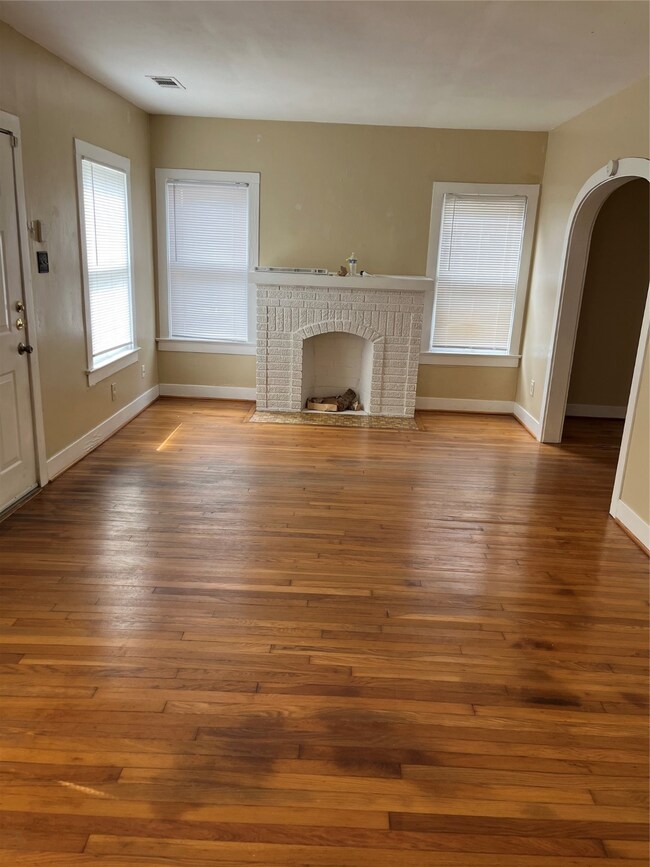 931 Fugate St, Houston, TX 77009 - photo 4