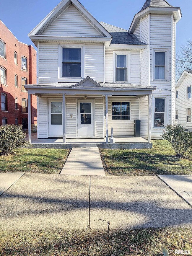 727 N Perry St, Davenport, IA 52803 - photo 2