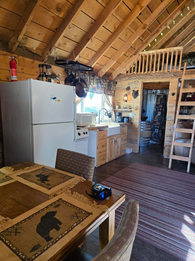Kitchen & Dining Area