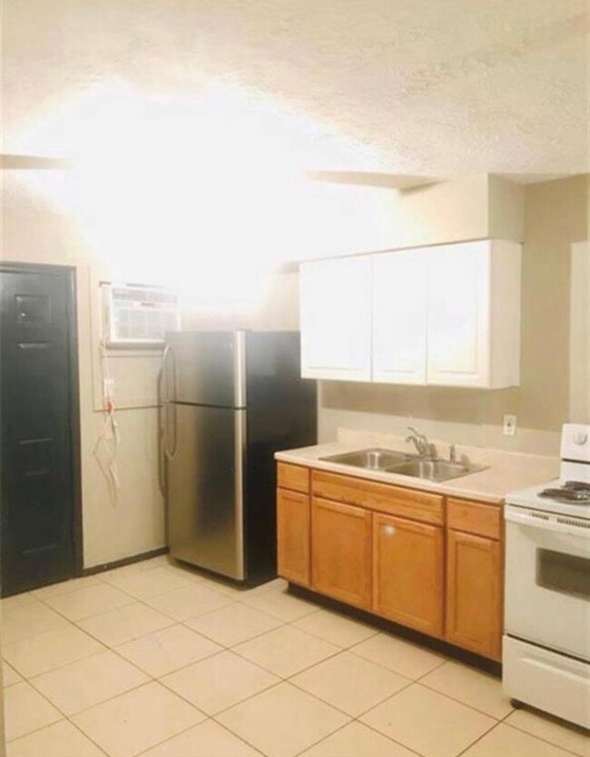 4633 Briscoe St unit A, Houston, TX 77051 - photo 4