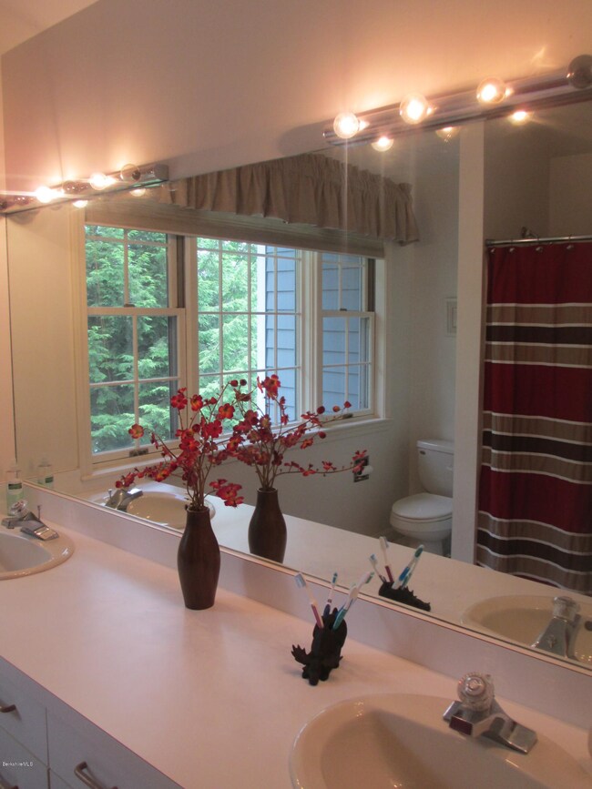 Full bath upstairs