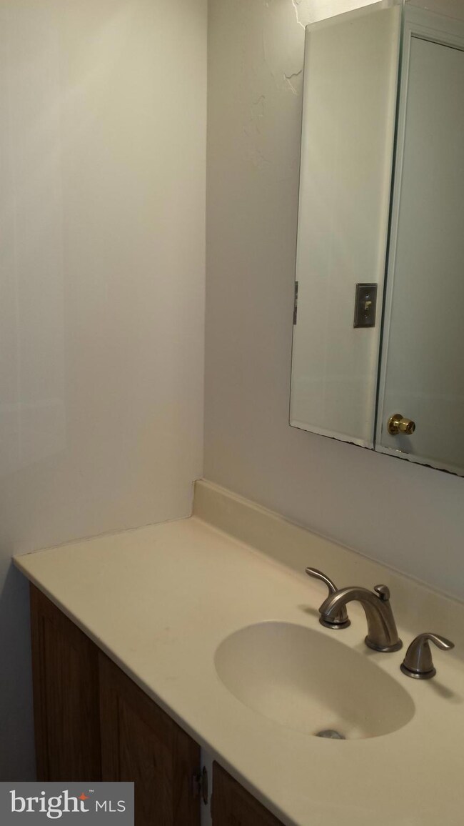 2005 Winslow Ct, Woodbridge, VA 22191 - photo 2