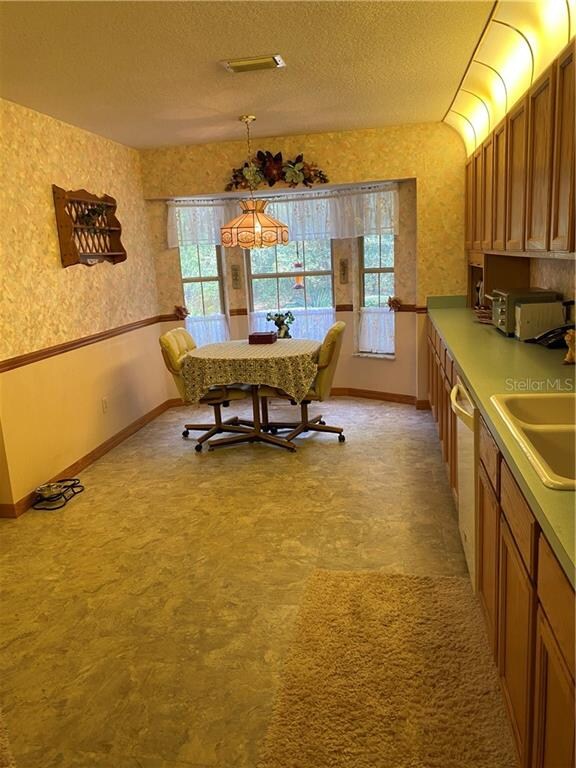 Kitchen with bay window