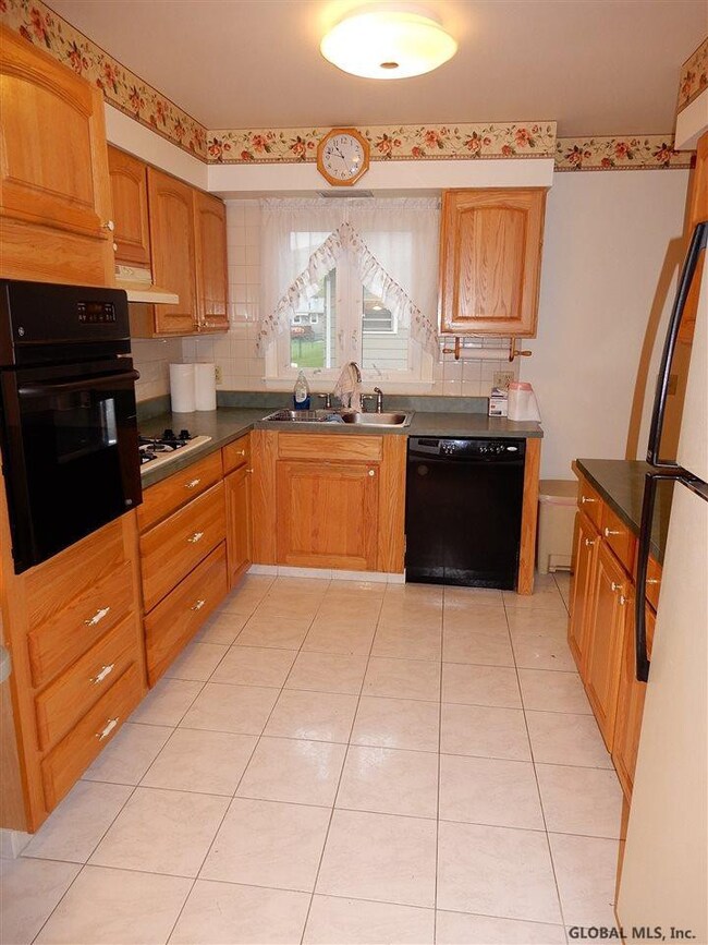 7 Brentwood Ave, Troy, NY 12180 - photo 4