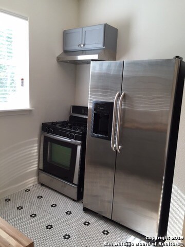 512 E Dewey Place unit 11, San Antonio, TX 78212 - photo 3