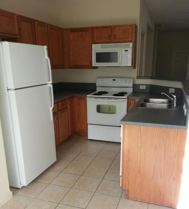 3070 Laurel Ridge Cir, Riviera Beach, FL 33404 - photo 2