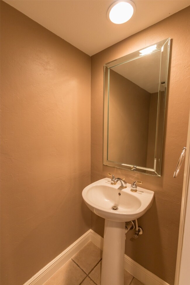 1075 Country Place Dr unit 1075, Houston, TX 77079 - photo 6