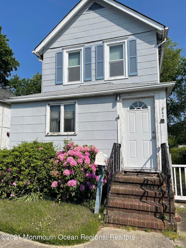339 E Columbus Place, Long Branch, NJ 07740 - photo 2