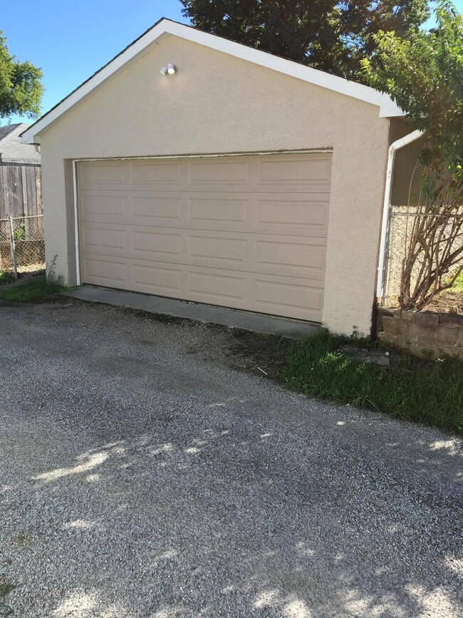 157 S Napoleon Ave, Columbus, OH 43213 - photo 3