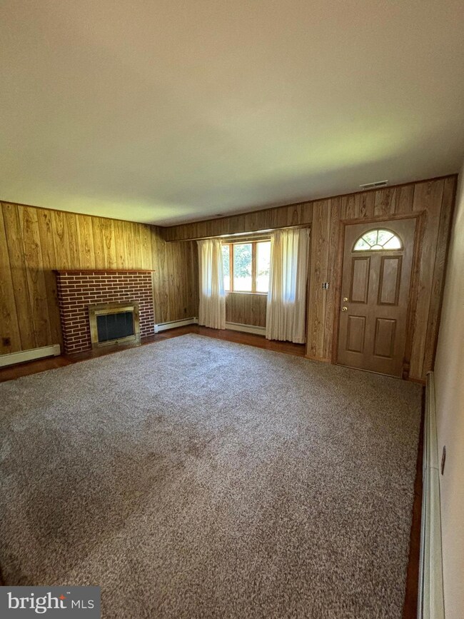 141 Klee Mill Rd, Sykesville, MD 21784 - photo 2