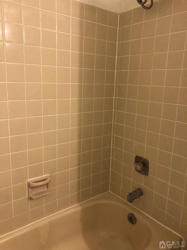 B Powderhorn Ct, Woodbridge Proper, NJ 07095 - photo 4