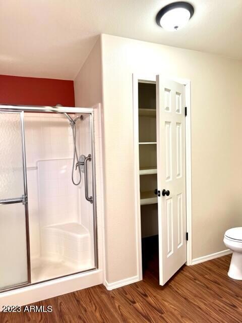 MASTER BATHROOM WALK IN SHOWER AND LINEN