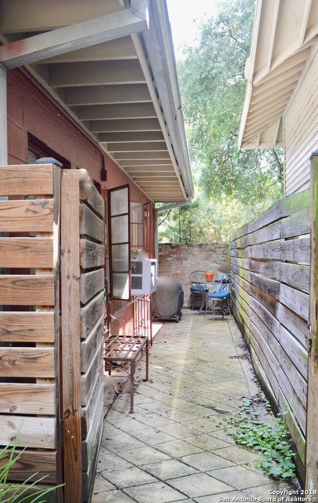 328 Madison unit 2, San Antonio, TX 78204 - photo 3